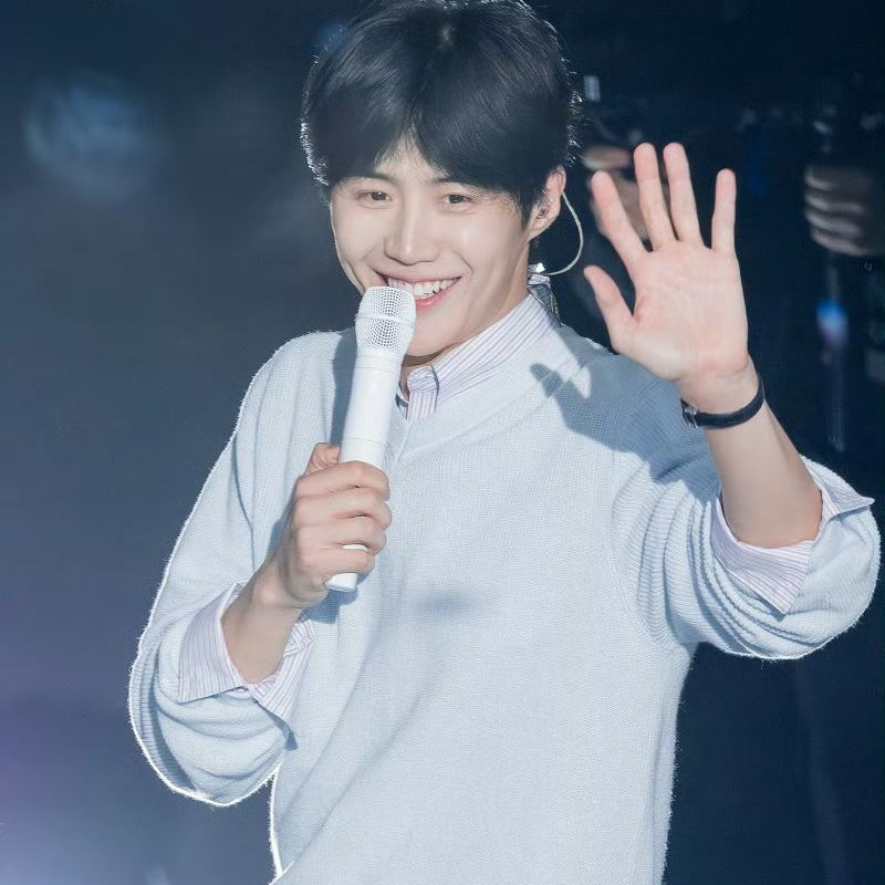 Foto kegiatan terbaru dari Kim Seonho