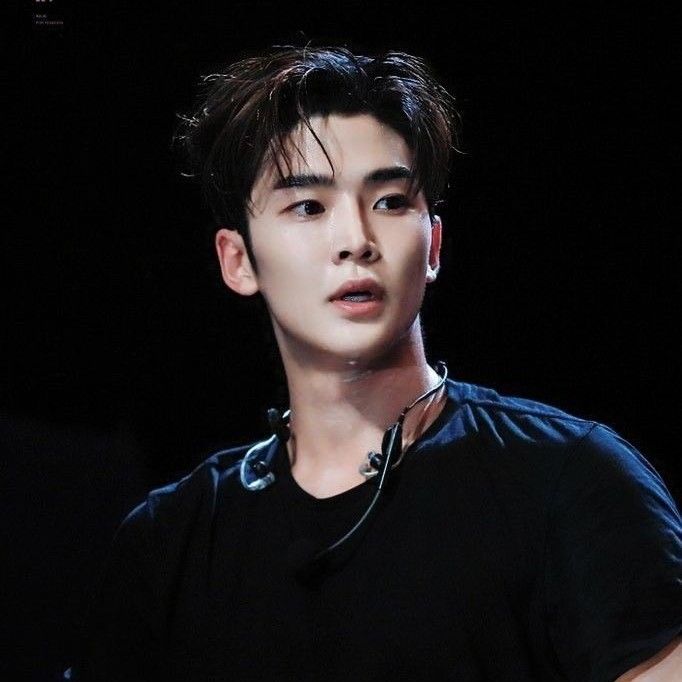 Momen yang diabadikan oleh penggemar Rowoon