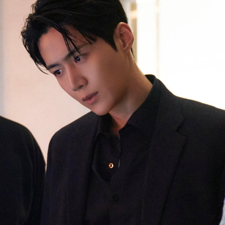 粉絲拍下的金宣虎瞬間