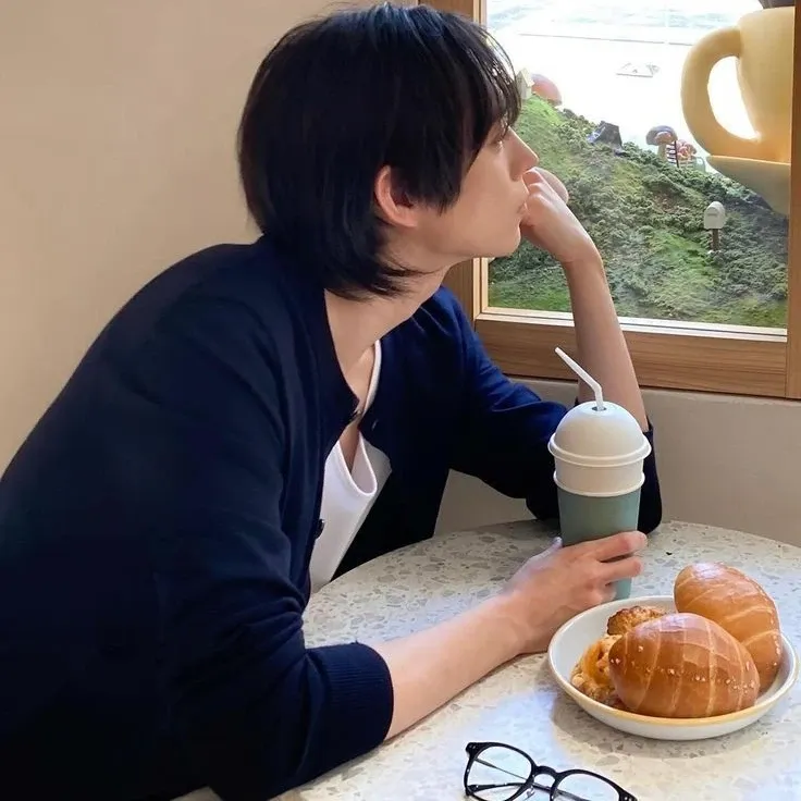 A moment captured by a fan of Kim Youngdae