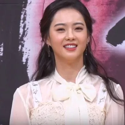 A moment captured by a fan of Go Ara