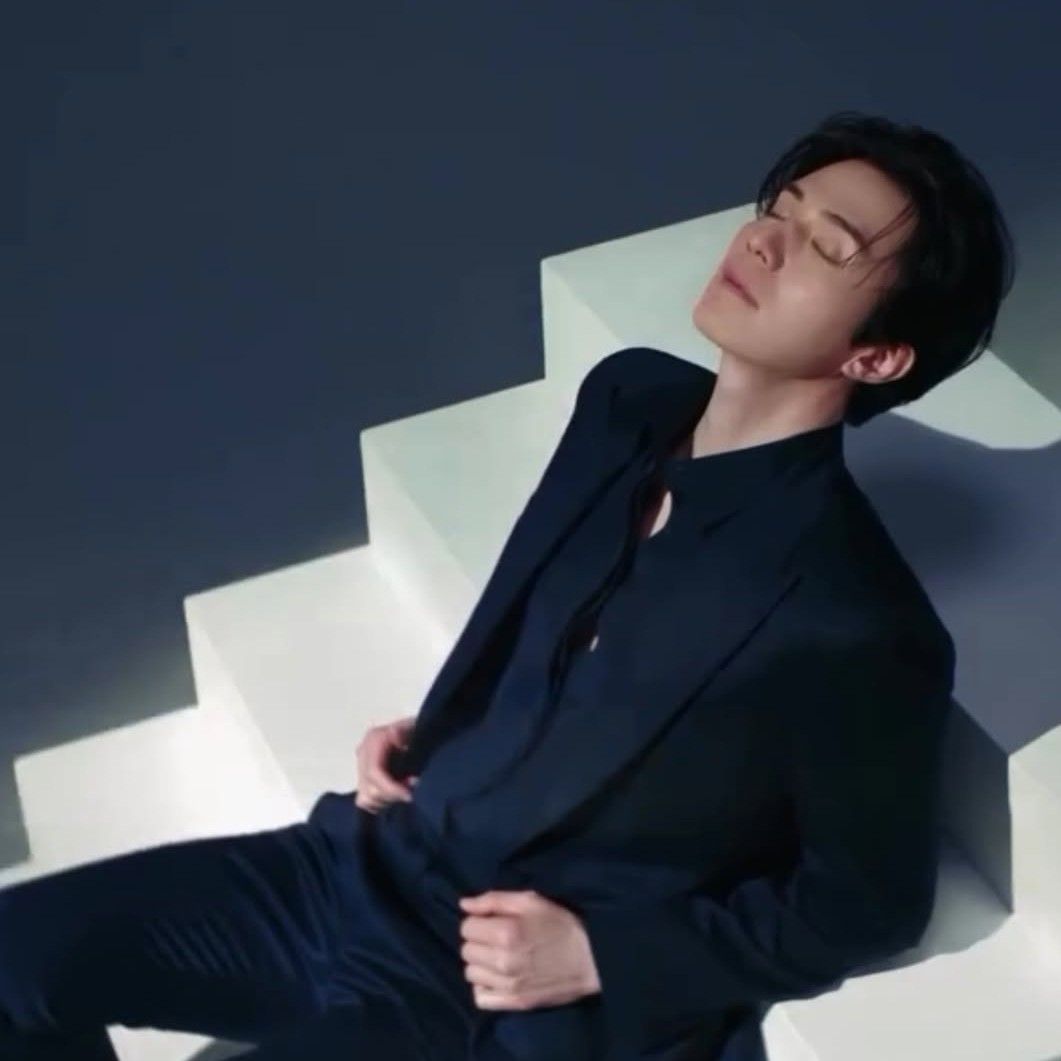 Behind-the-scenes cut of Lee Dongwook