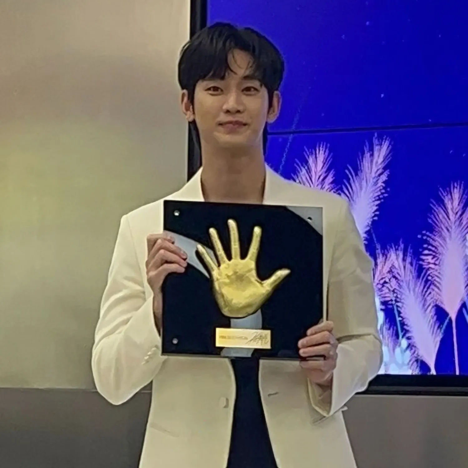 A moment captured by a fan of Kim Soohyun