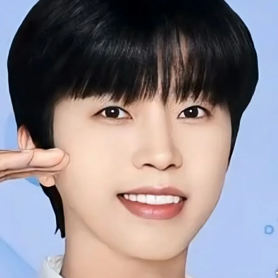 Behind-the-scenes cut of Lim Youngwoong