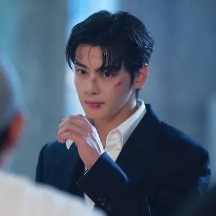 Recent activity shot of Cha Eunwoo