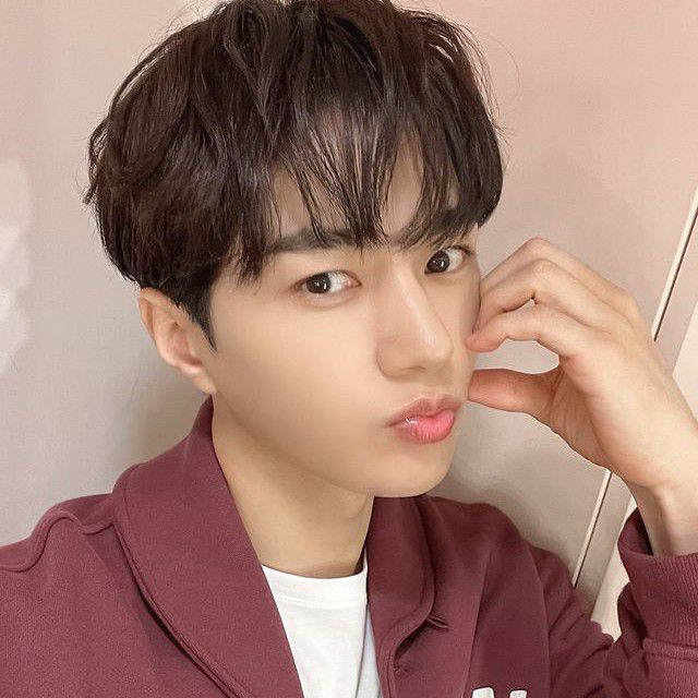 Latest photo of Kim Myungsoo (L)