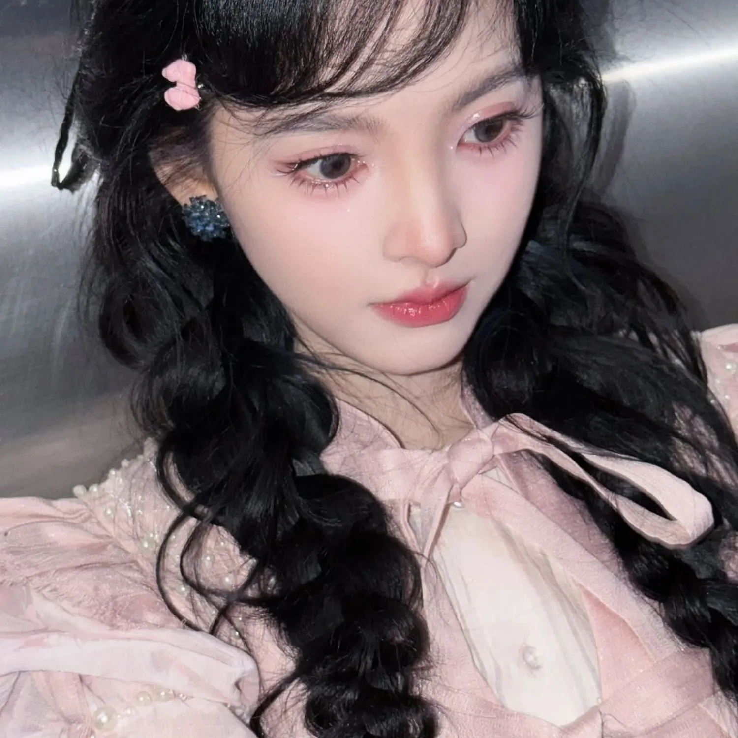 Behind-the-scenes cut of Zhang Ruonan