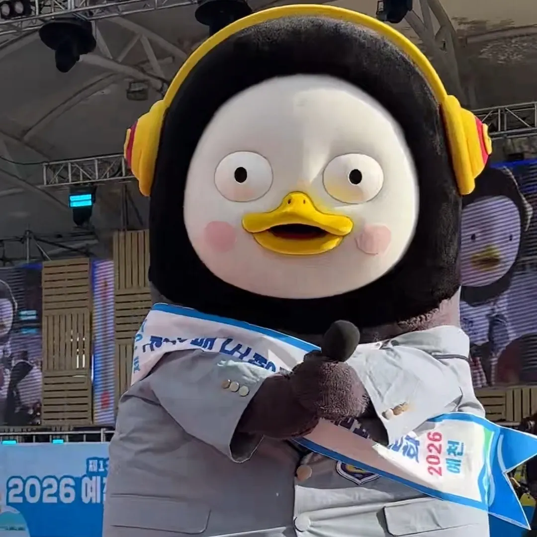 ペンスの最近の活動ショット