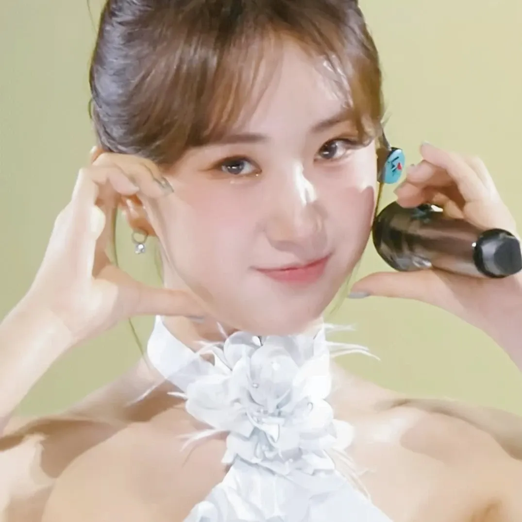 Behind-the-scenes cut of Jeon Yujin