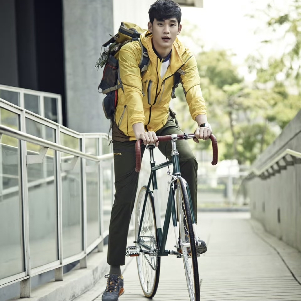 粉絲拍下的金秀賢瞬間