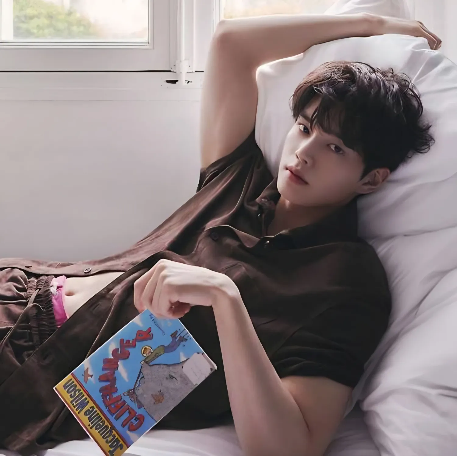Behind-the-scenes cut of Song Kang