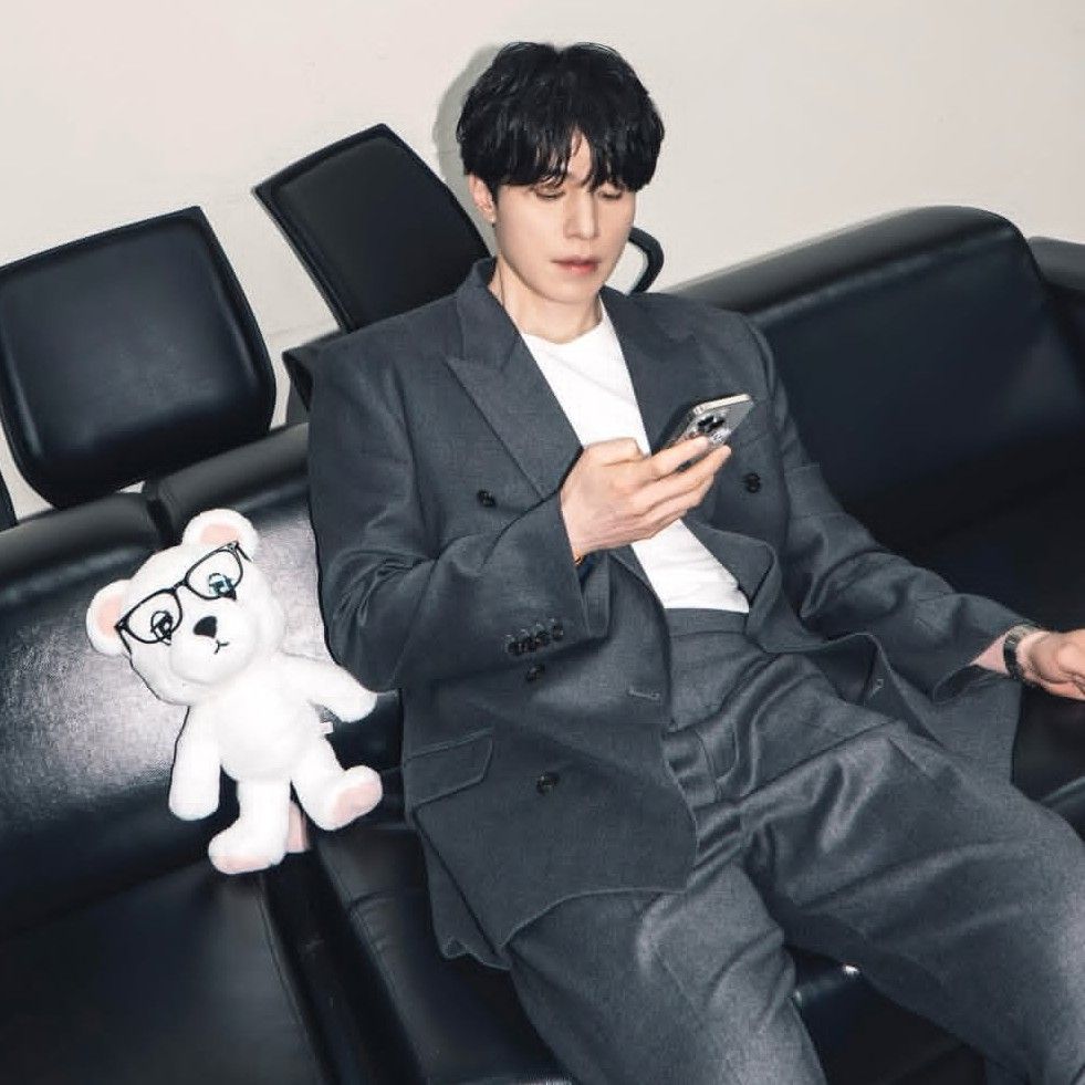 Recent activity shot of Lee Dongwook