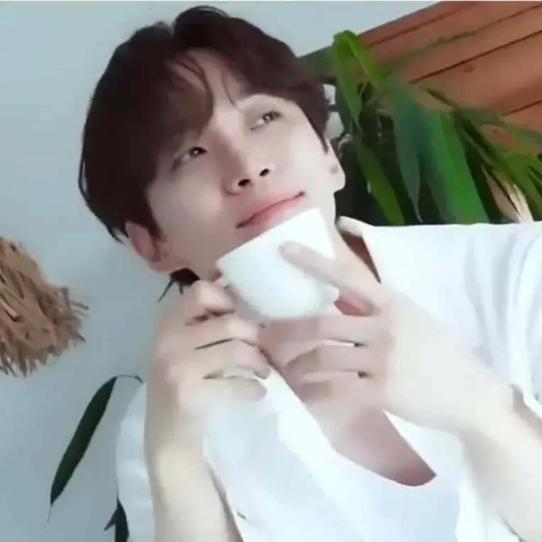 Foto kegiatan terbaru dari Lee Junho