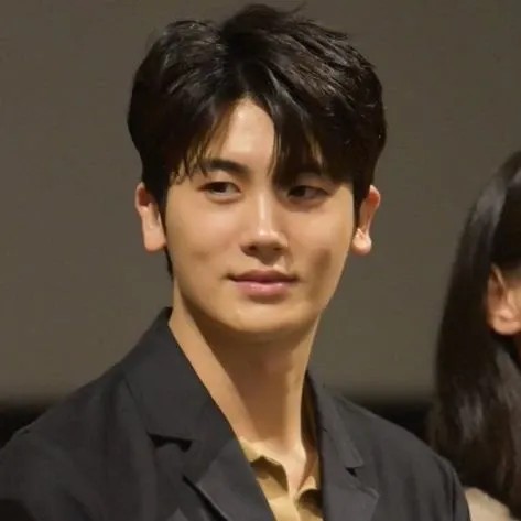 Behind-the-scenes cut of Park Hyungsik