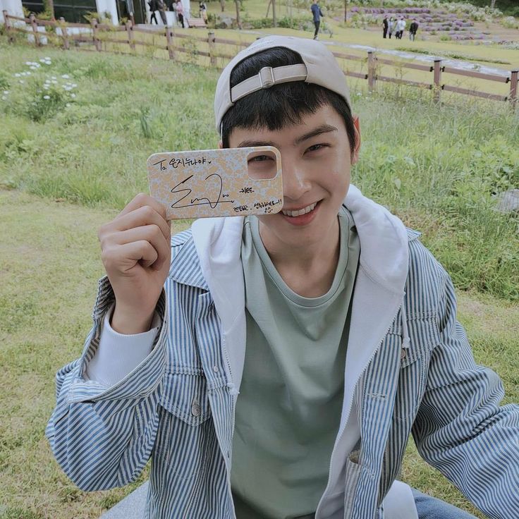 Latest photo of Cha Eunwoo