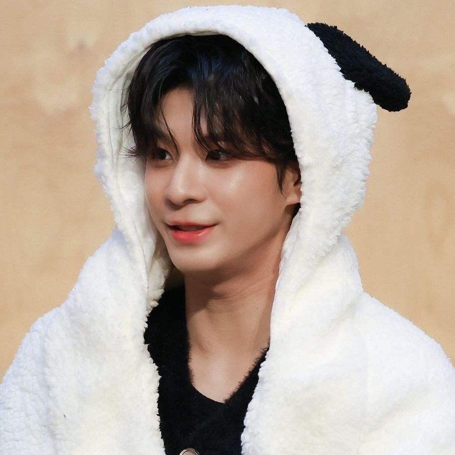 Foto terbaru dari Jeong Dongwon