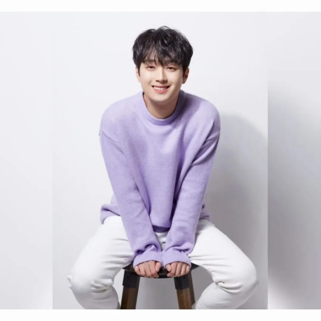 Behind-the-scenes cut of Lee Chanwon