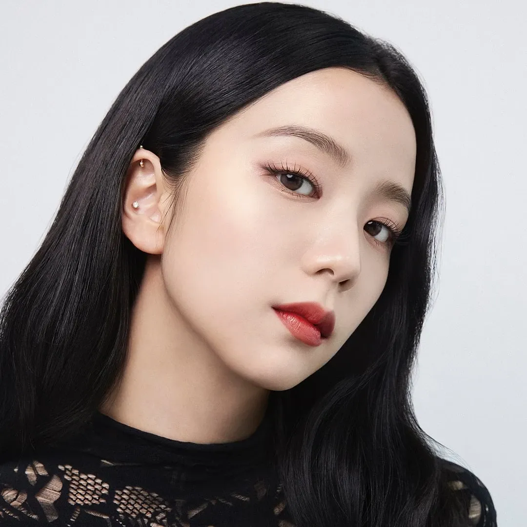 Latest photo of Jisoo (1995)