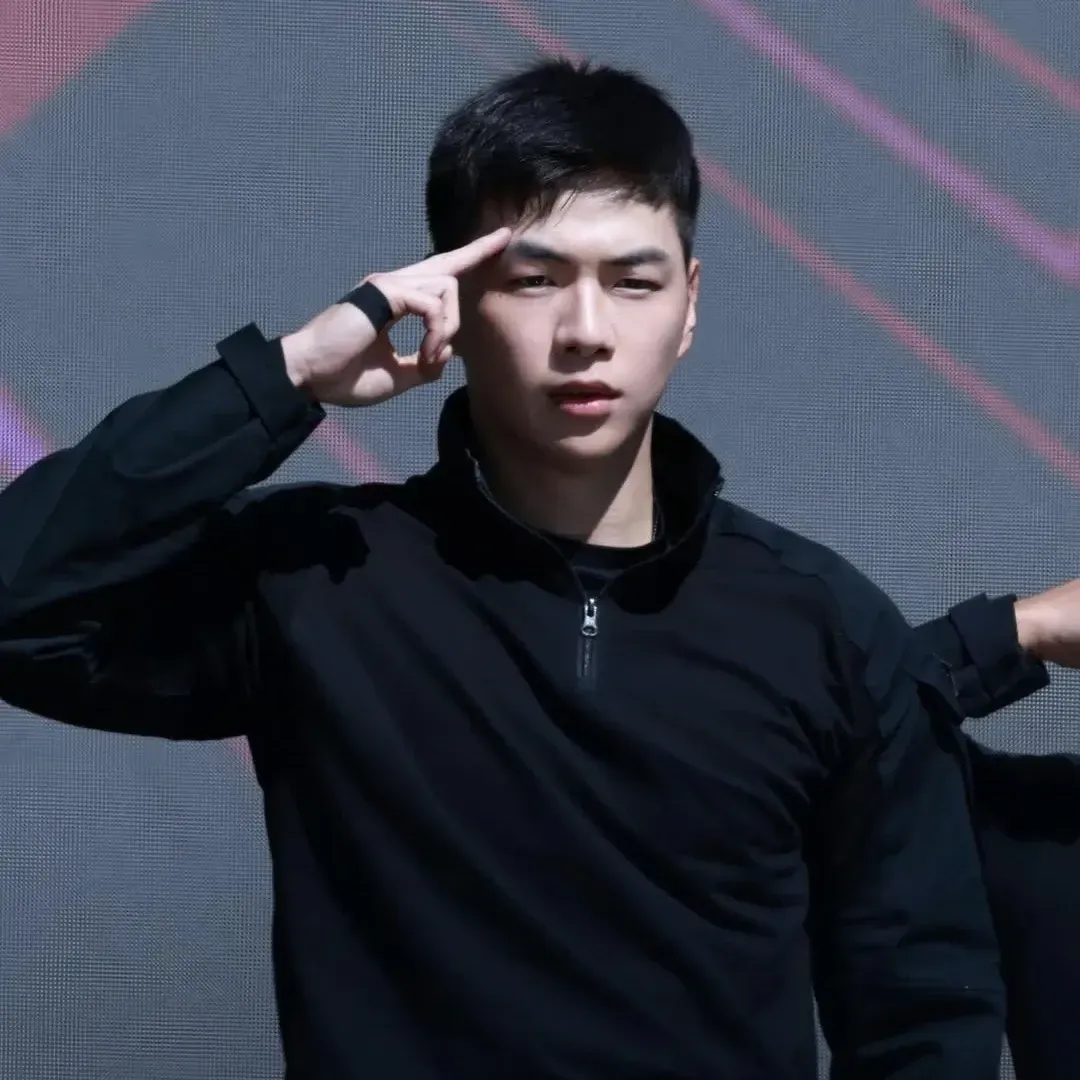 Behind-the-scenes cut of Song Kang