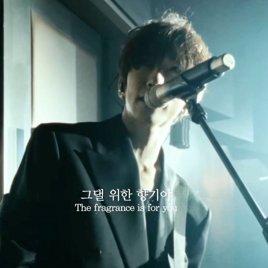 A moment captured by a fan of Lee Seungyoon