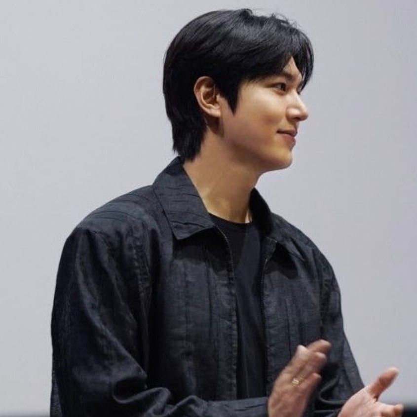 粉絲拍下的李敏鎬瞬間