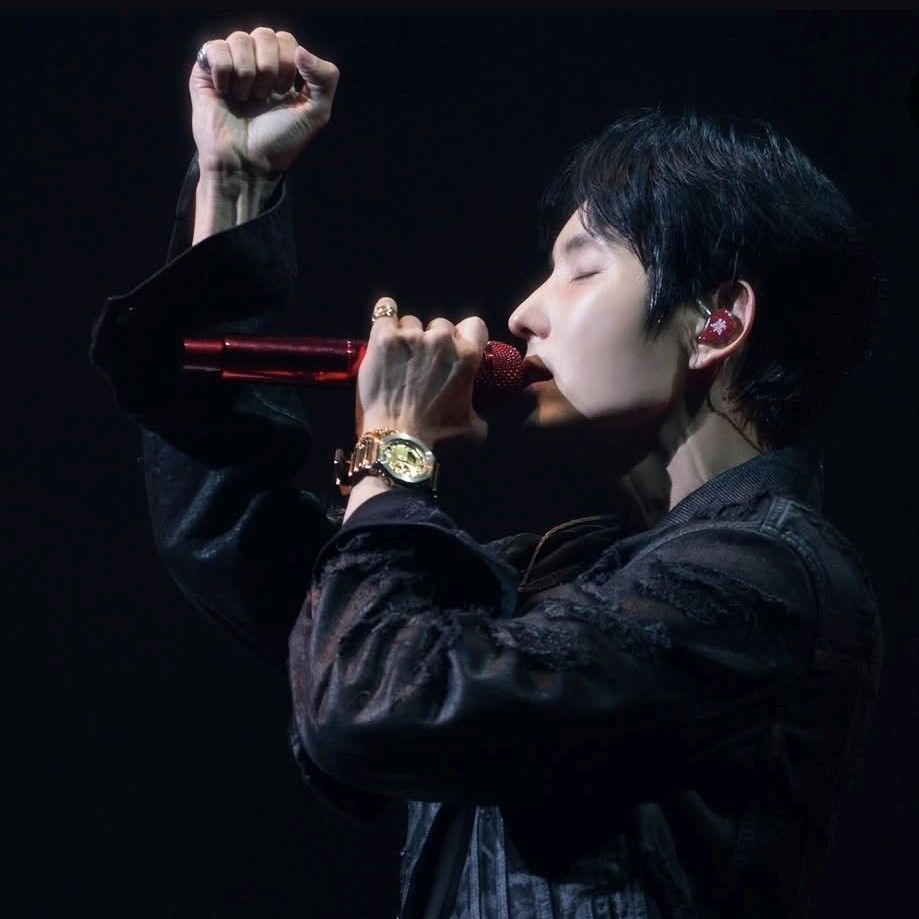 Behind-the-scenes cut of Lee Joongi