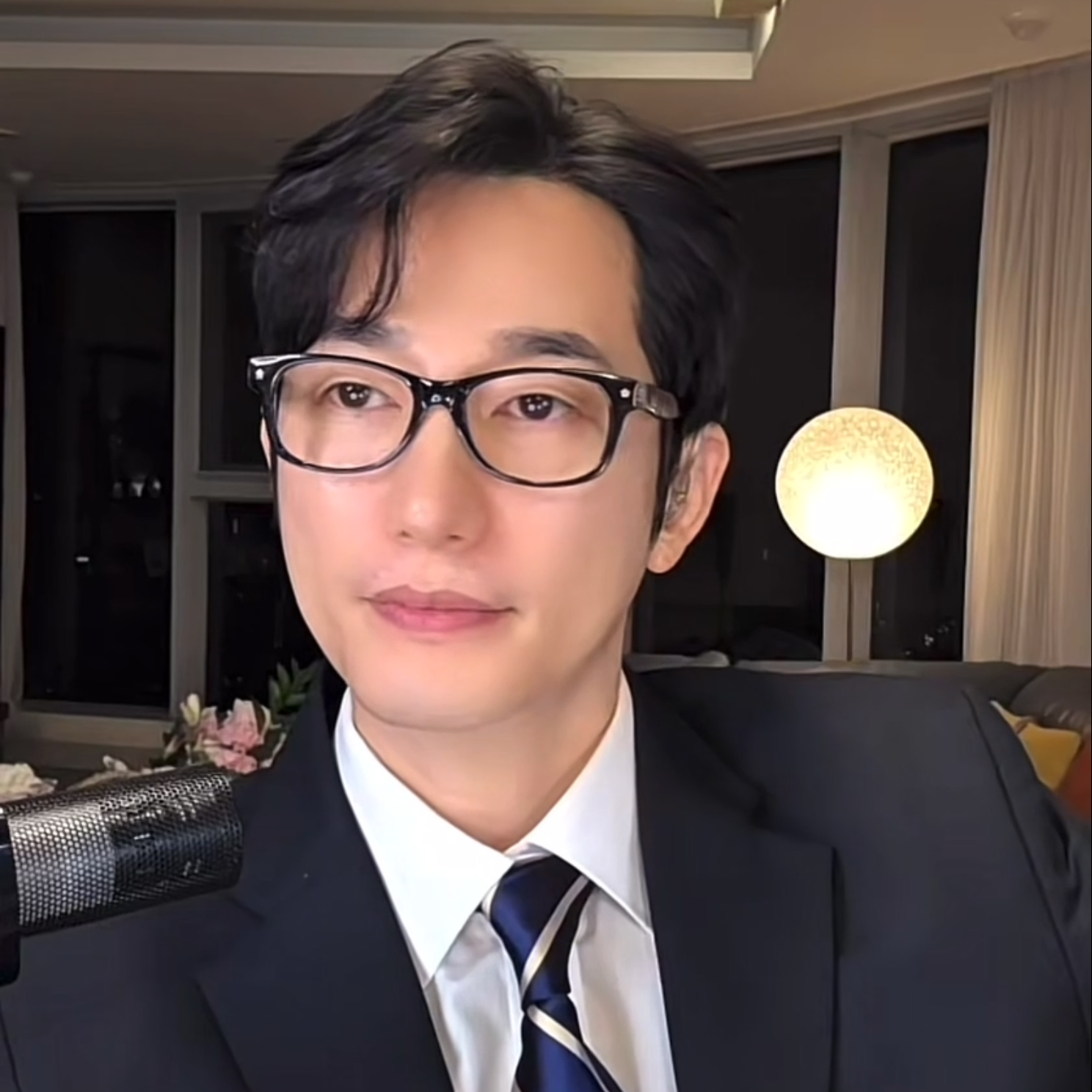 Behind-the-scenes cut of Park Sihoo