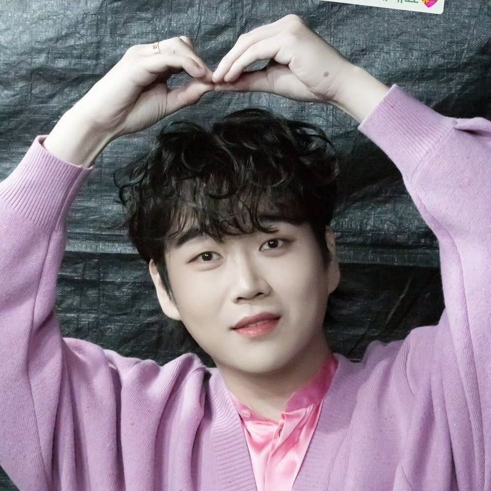 A moment captured by a fan of Hwang Youngwoong