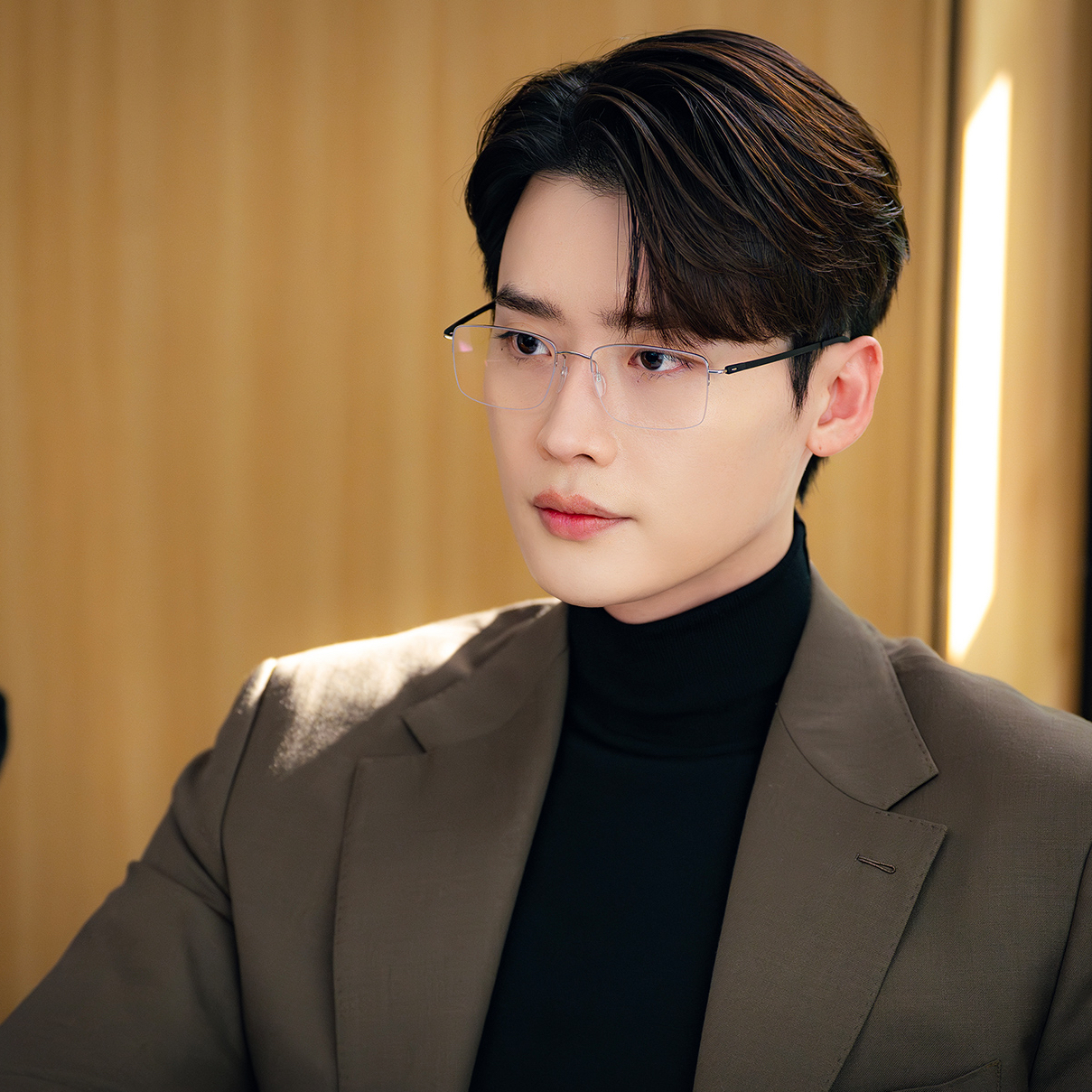 Recent activity shot of Lee Jongsuk
