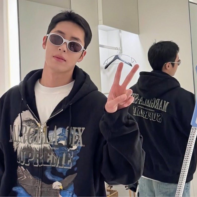 Behind-the-scenes cut of Lee Jaewook