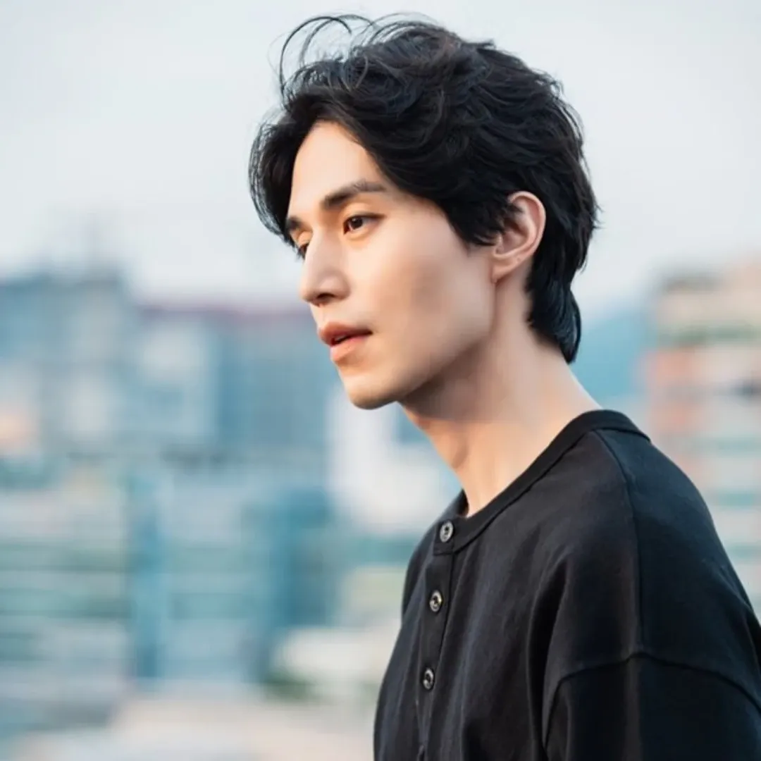 Behind-the-scenes cut of Lee Dongwook