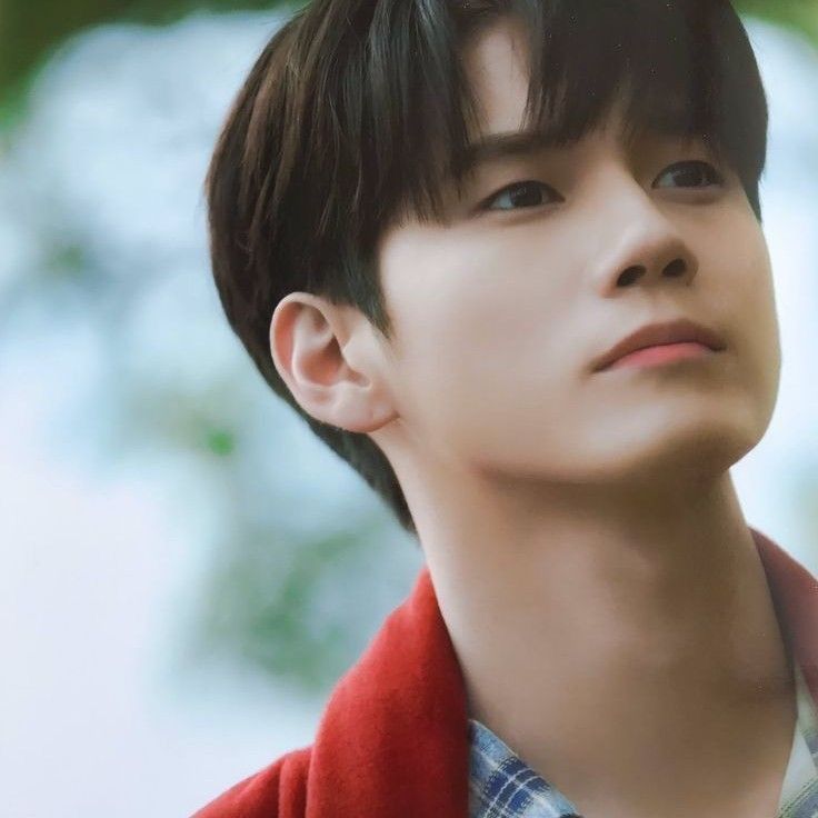 Foto terbaru dari Ong Seongwu