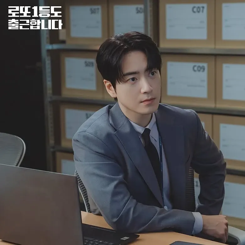 A moment captured by a fan of Lee Joonhyuk