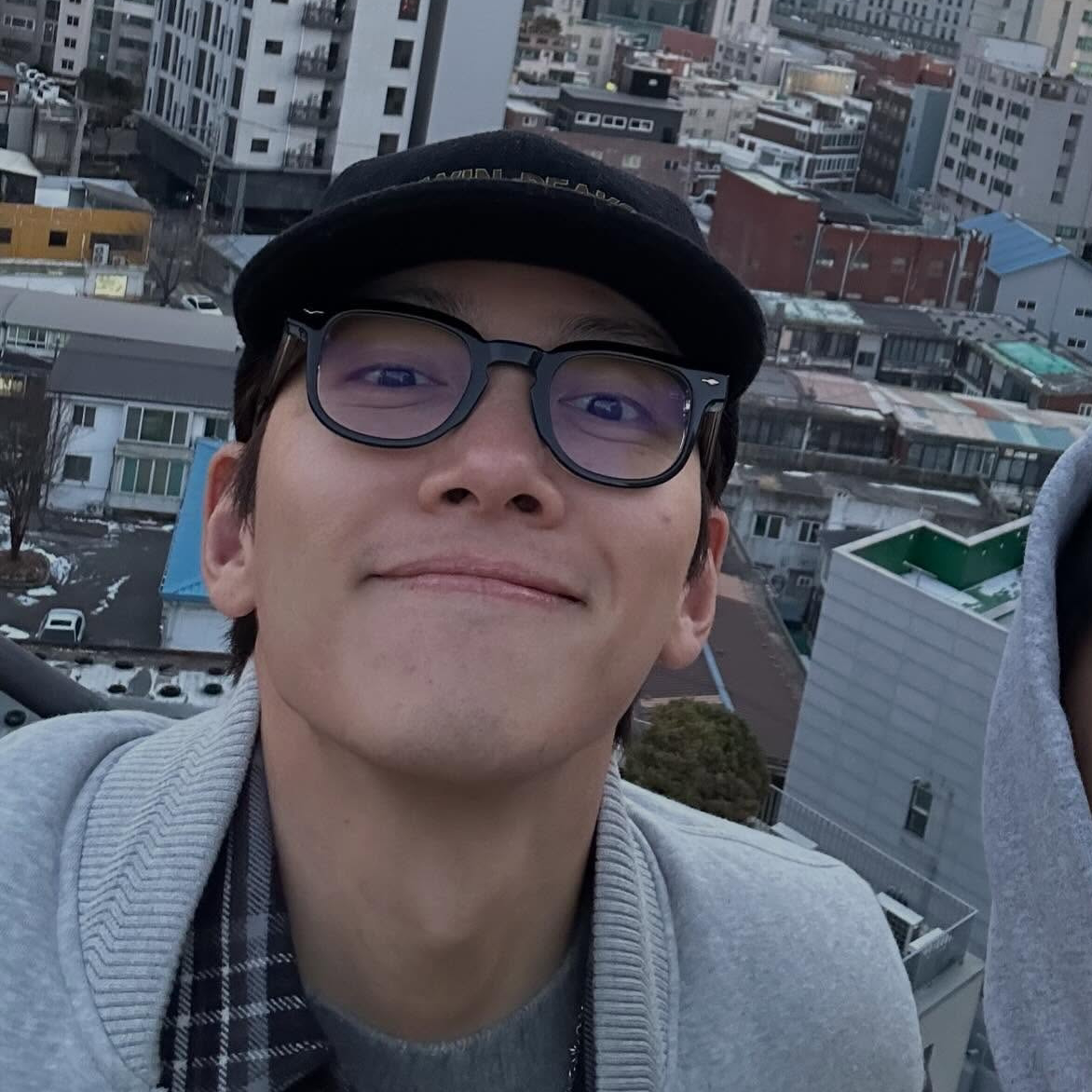 Behind-the-scenes cut of Ji Changwook