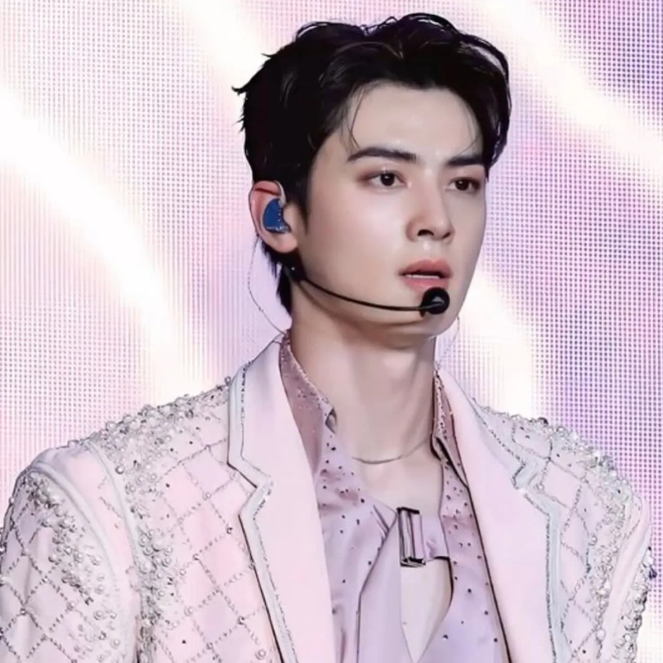 Latest photo of Cha Eunwoo