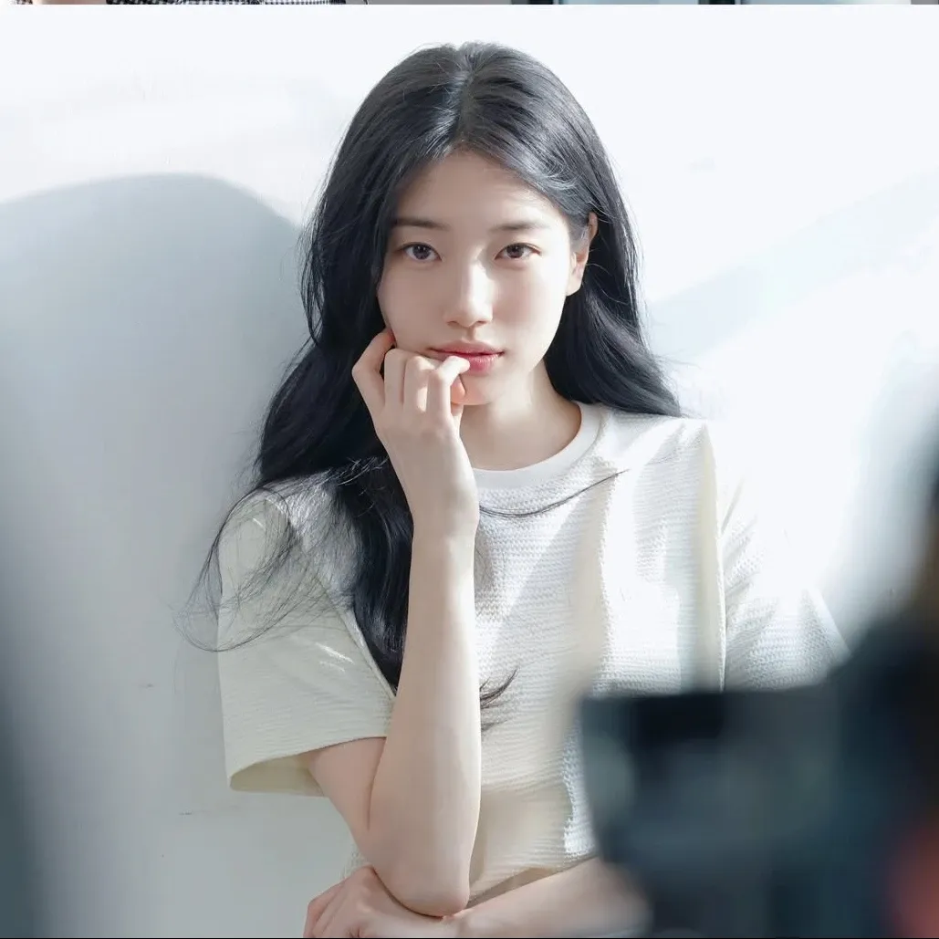 Recent activity shot of Bae Suzy