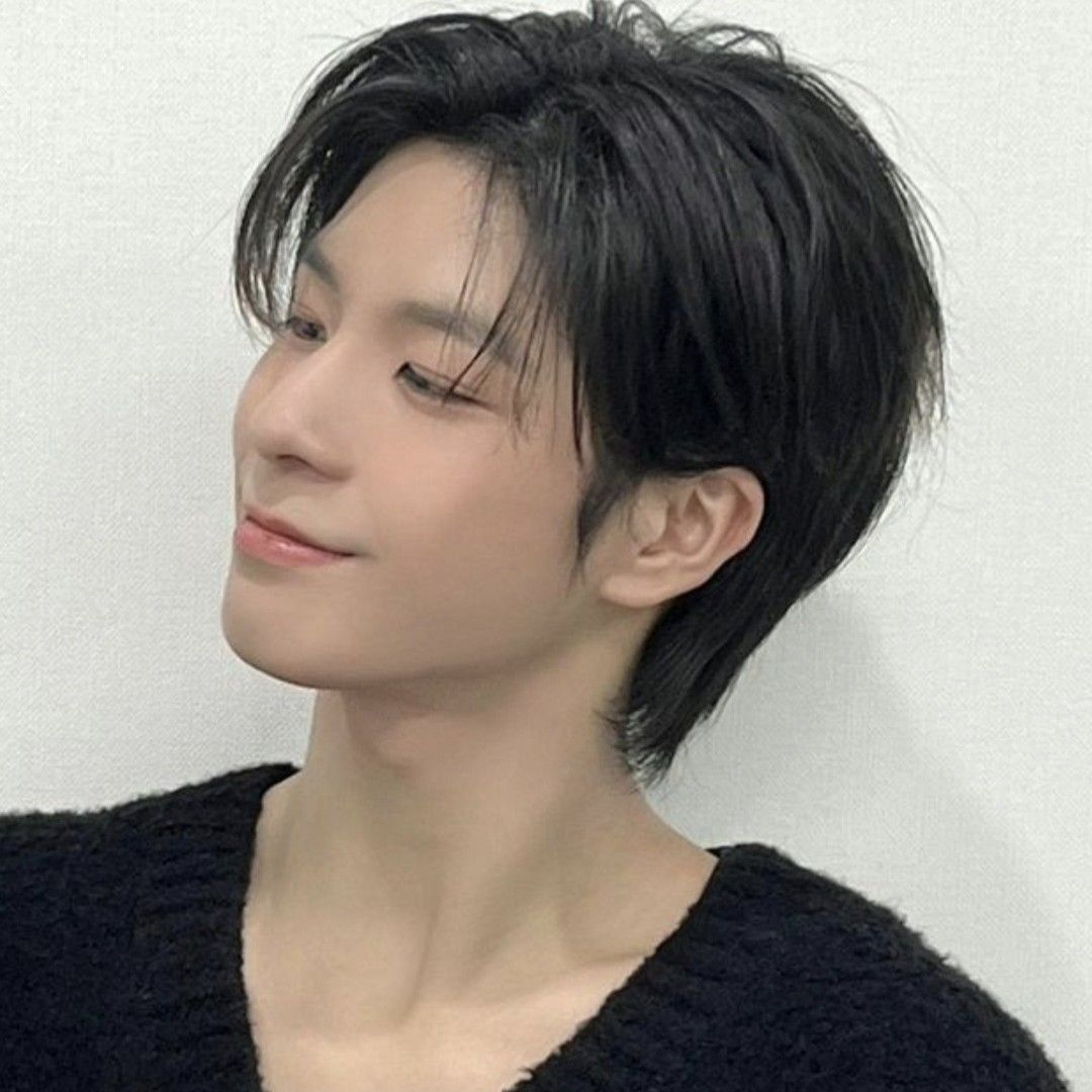 Behind-the-scenes cut of Jeong Dongwon