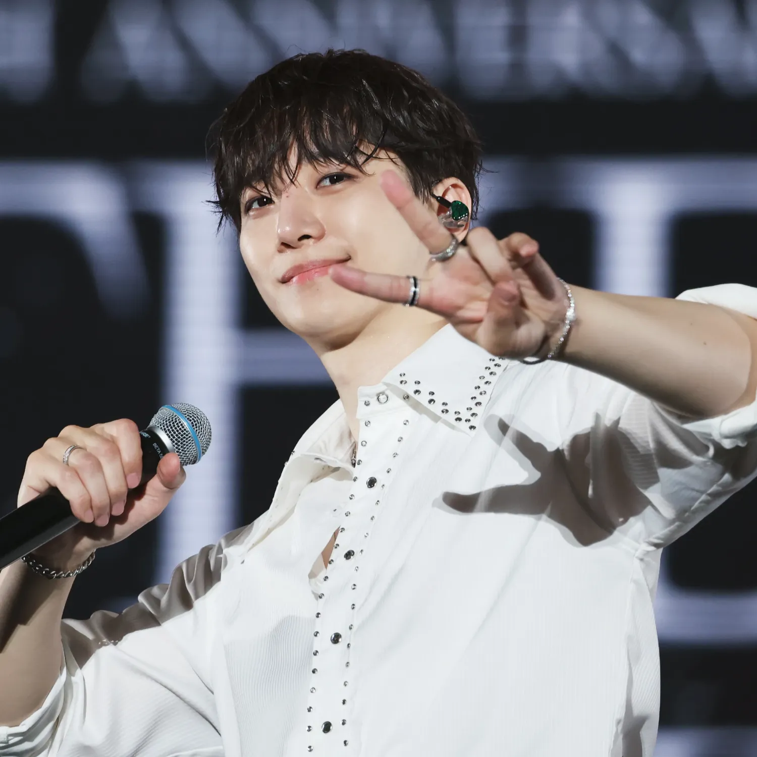 Behind-the-scenes cut of Lee Junho