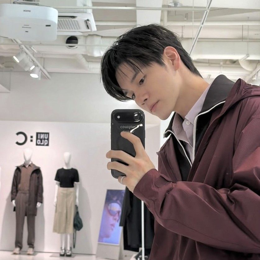 粉絲拍下的邕聖祐瞬間