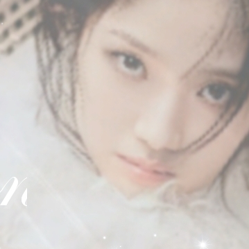 Behind-the-scenes cut of Kim Hyeyoon