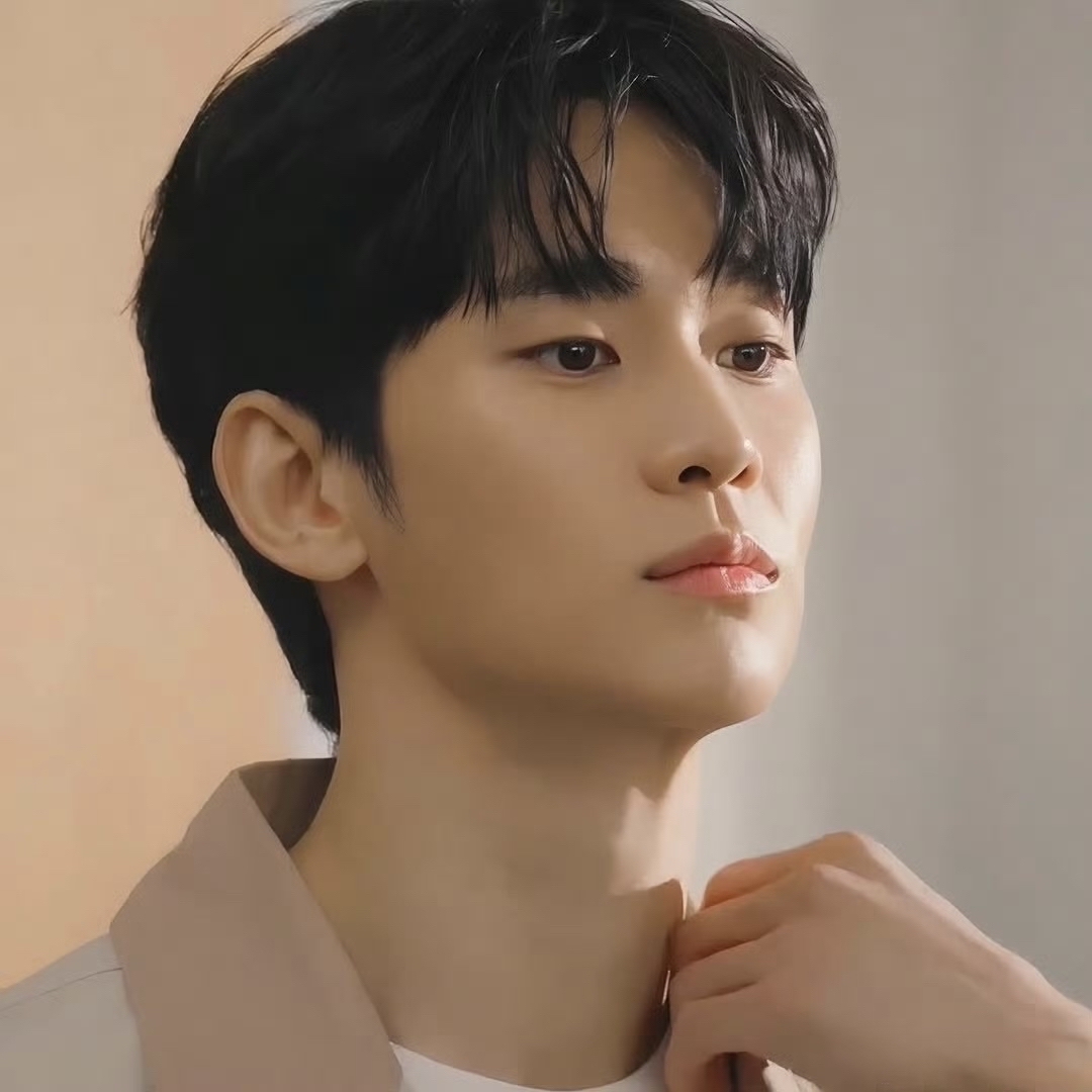 Recent activity shot of Kim Soohyun