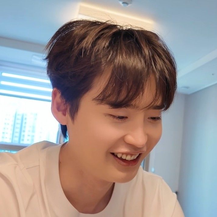 イ・ジョンソクの最近の活動ショット