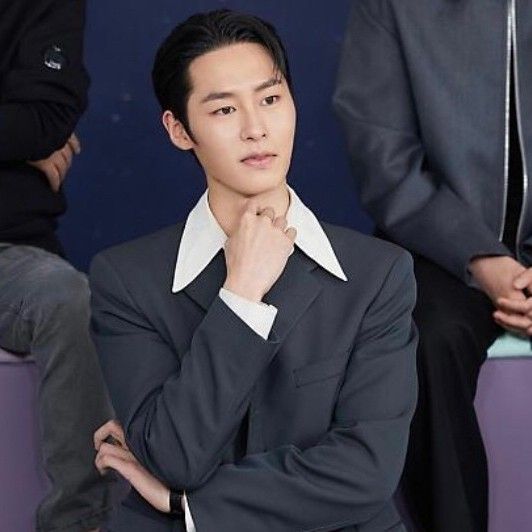 Recent activity shot of Lee Jaewook