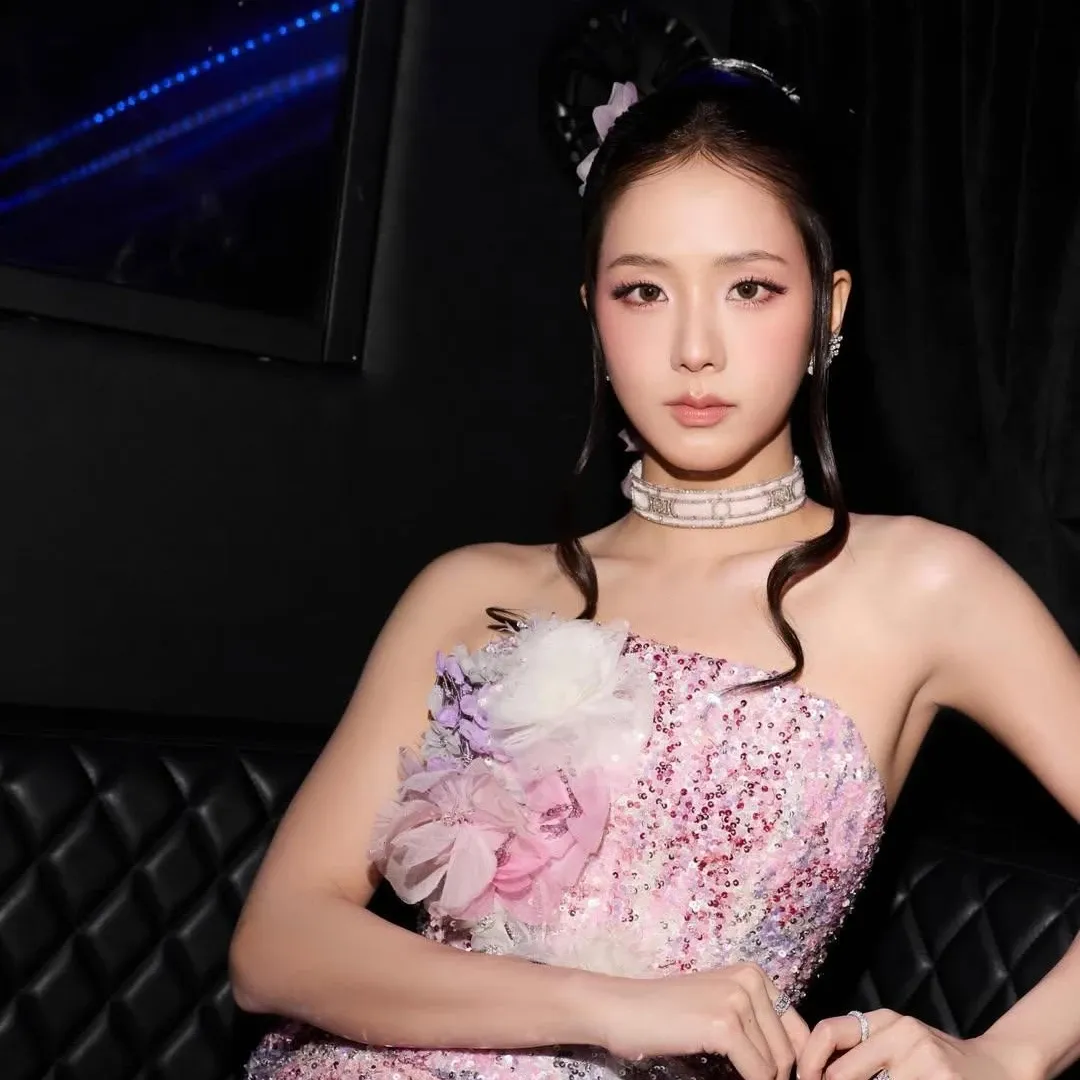 Behind-the-scenes cut of Jisoo (1995)