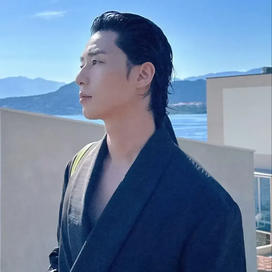Behind-the-scenes cut of Park Seojoon
