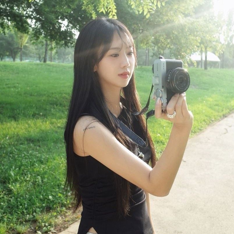 A moment captured by a fan of Kang Hyeyeon