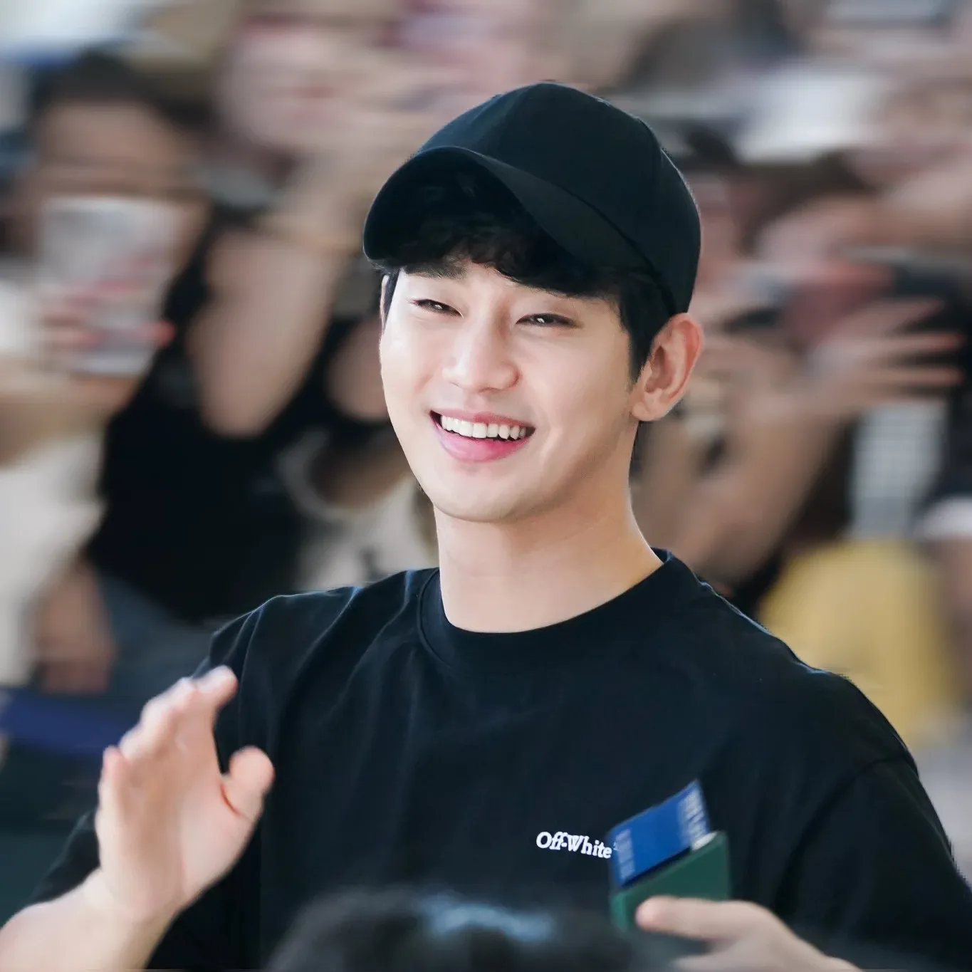 Behind-the-scenes cut of Kim Soohyun