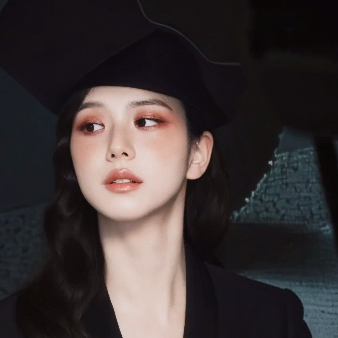 Latest photo of Jisoo (1995)