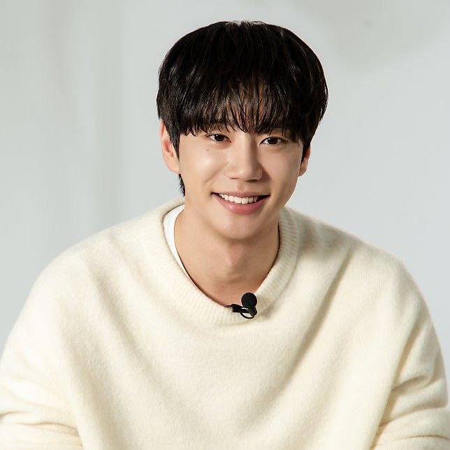 Behind-the-scenes cut of Lee Junyoung