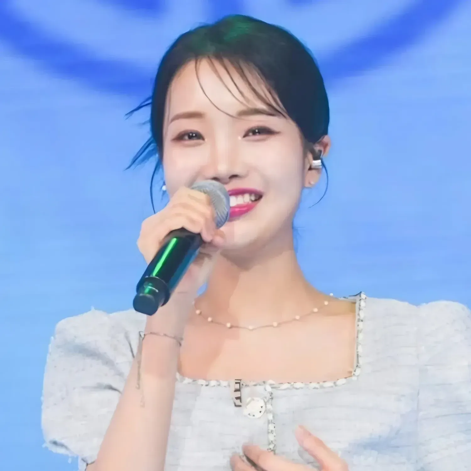 지금 주목받는 셀럽 게시글
